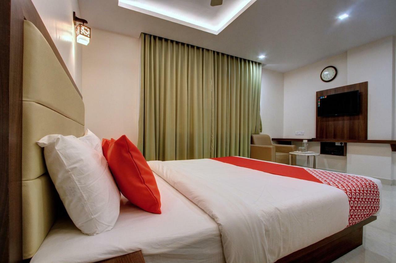 Hotel Ambika International Byndoor Bainduru Exteriör bild